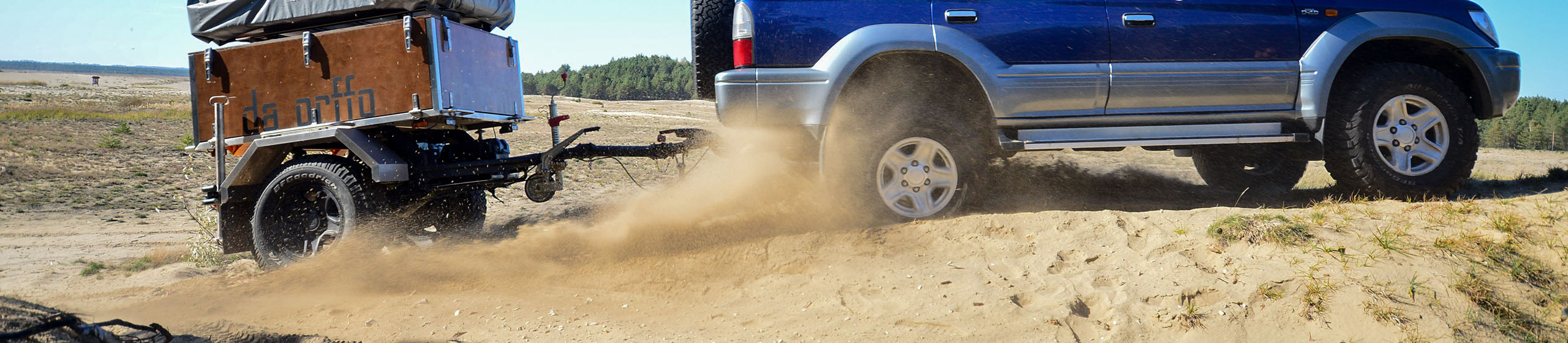 Daorffo trailer in the middle of a vast desert